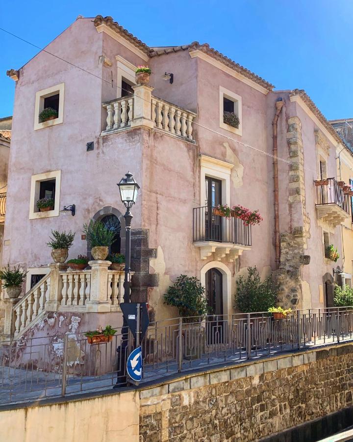 B&B Santapau Charme Living Licodia Eubea ภายนอก รูปภาพ