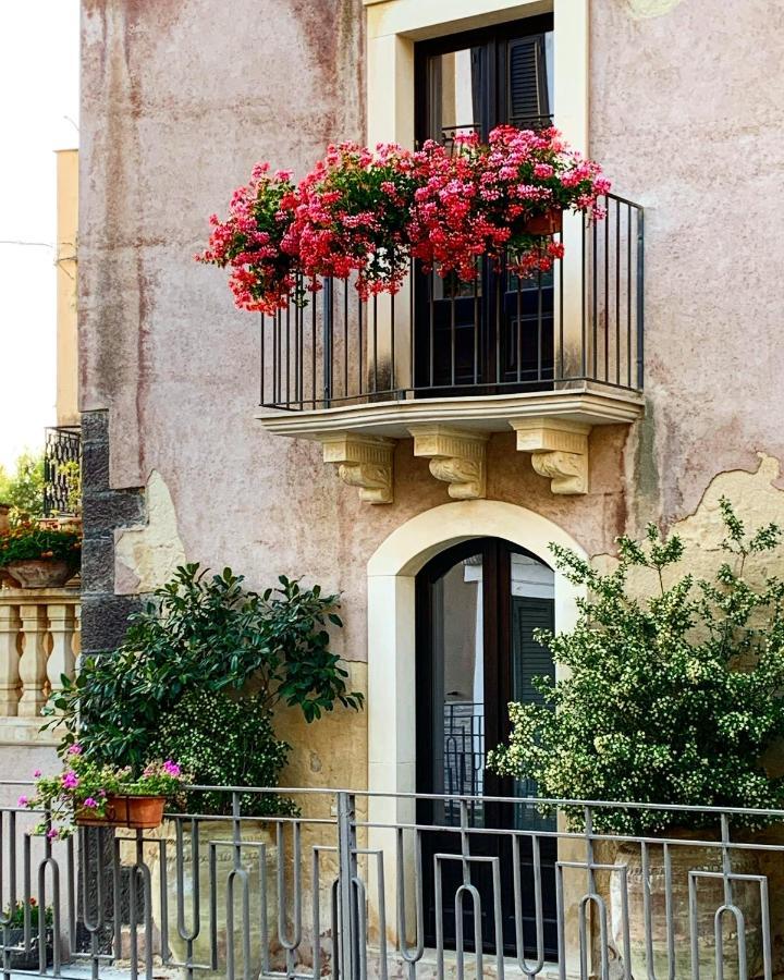 B&B Santapau Charme Living Licodia Eubea ภายนอก รูปภาพ