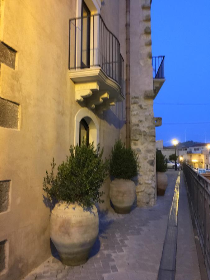B&B Santapau Charme Living Licodia Eubea ภายนอก รูปภาพ